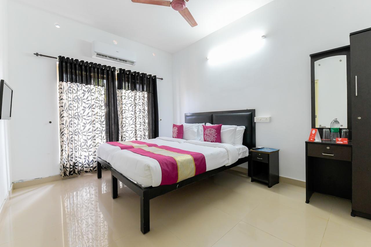 Oyo 11891 Amare Beach Resorts Alappuzha Екстер'єр фото